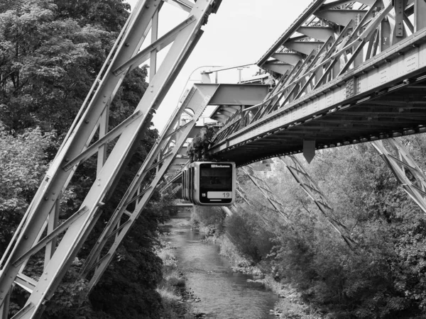 Wuppertal ドイツ Circa 2019年8月 Wuppertaler Schwebeban Wuppertal Suspension Railway 世界で最も古い電気自動車用の高架鉄道で — ストック写真