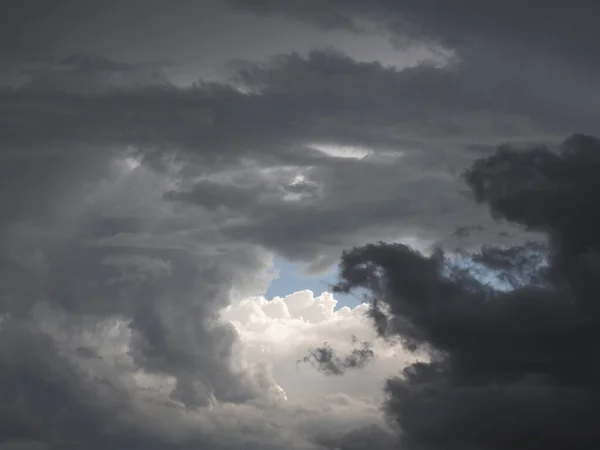 Céu Cinzento Tempestuoso Com Nuvens Horizonte Escuro Cidade Útil Como — Fotografia de Stock