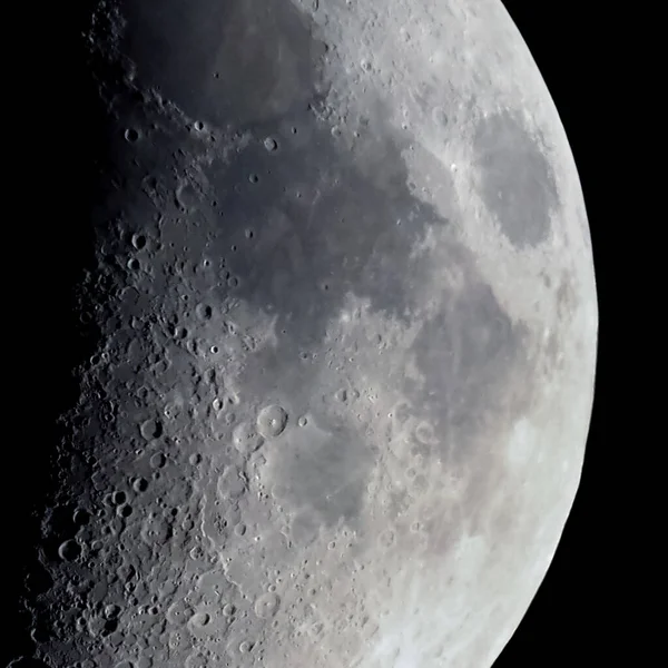 Primeiro Trimestre Lua Visto Com Telescópio Astronômico Detalhe — Fotografia de Stock