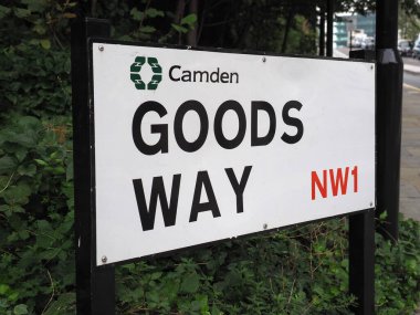 LONDON, İngiltere - CRCA EPTEMBERİ 2019: Camden NW1 'de Gıda Yolu tabelası