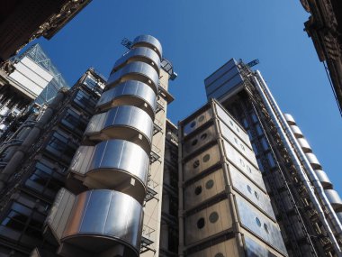 LONDON, İngiltere - CIRCA SEPTEMBER 2019 Londra yüksek teknoloji gökdeleninden Lloyd mimar Richard Rogers tarafından tasarlandı