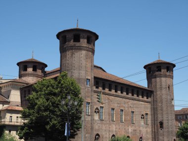 TURIN, İtalya - CRCA HAZİRAN 2020: Piazza Castello 'daki Palazzo Madama Kraliyet Sarayı