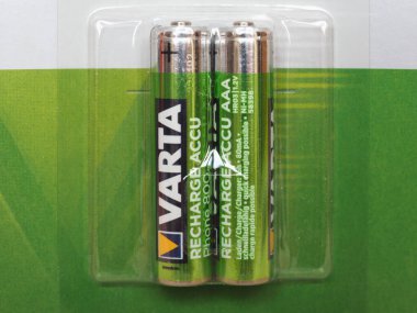 HANNOVER, ALMANY - CIRCA MAYIS 2020: Varta şarj edilebilir piller kutusu