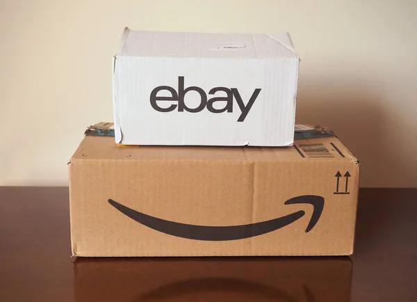 London Circa April 2020 Pakete Von Ebay Und Amazon — Stockfoto