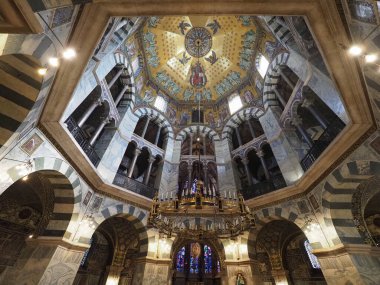AÇEN, GERMANY - CRCA AĞUSTOS 2019: Aachener Dom Katedrali 'ndeki Şarlman Palatine Şapeli