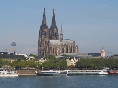 KOELN, GERMANY - CIRCA AUGust 2019: Koelner Dom Hohe Domkirche Sankt Petrus (anlamı St Peter Katedrali) gotik kilise