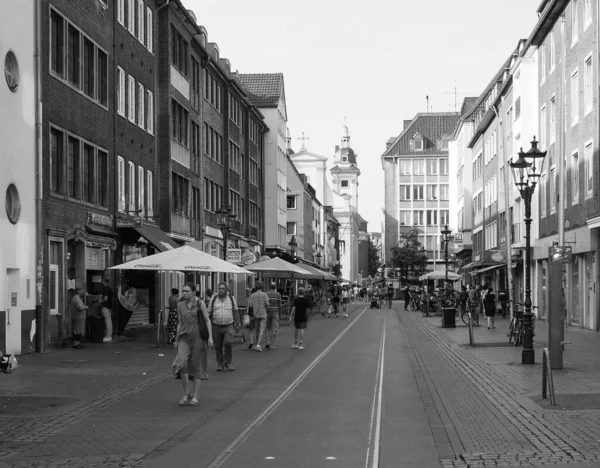 Duesseldorf Niemcy Circa August 2019 Ludzie Centrum Miasta Czerni Bieli — Zdjęcie stockowe