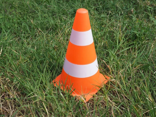 Witte Oranje Verkeerskegel Ter Markering Van Wegenwerken — Stockfoto