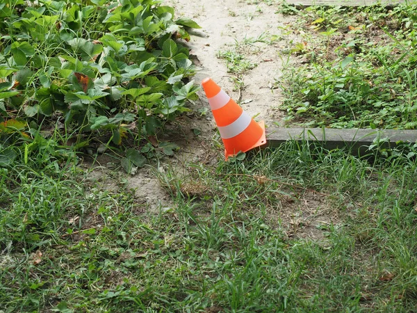 Cono Tráfico Blanco Naranja Para Marcar Las Obras Viarias — Foto de Stock