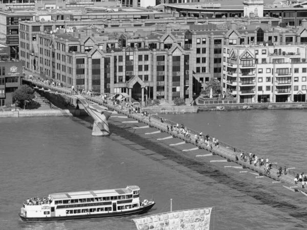 London Circa September 2019 People Crossing Millennium Bridge River Thames — Stock Photo, Image