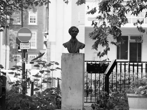 London Circa Σεπτεμβριοσ 2019 Άγαλμα Του Βρετανού Φιλοσόφου Bertrand Russell — Φωτογραφία Αρχείου