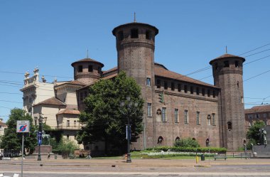 TURIN, İtalya - CRCA HAZİRAN 2020: Piazza Castello 'daki Palazzo Madama Kraliyet Sarayı