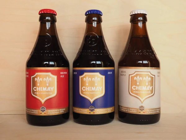 Chimay Bélgica Circa Abril 2020 Chimay Botellas Rojas Blancas Cerveza —  Fotos de Stock