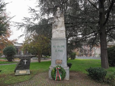 SETTIMO TORINESE, İTALYA - CRCA ECTOBER 2019: Alpini Anıtı (Al valore Alpino 'nun anlamı Alp değerindeki)