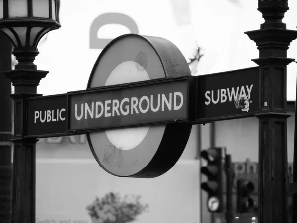 London Circa Wrzesień 2019 Publiczny Podziemny Znak Metra Czerni Bieli — Zdjęcie stockowe