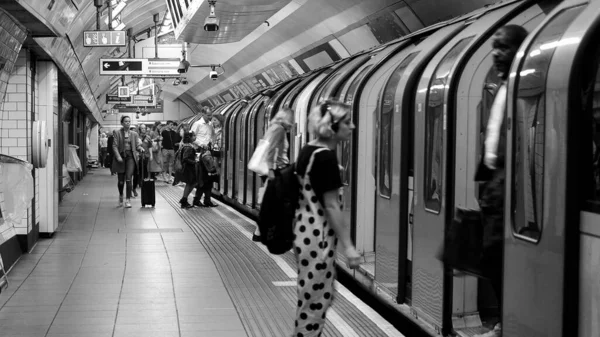 London Circa September 2019 Bahn Bahnsteig Oxford Circus Schwarz Weiß — Stockfoto