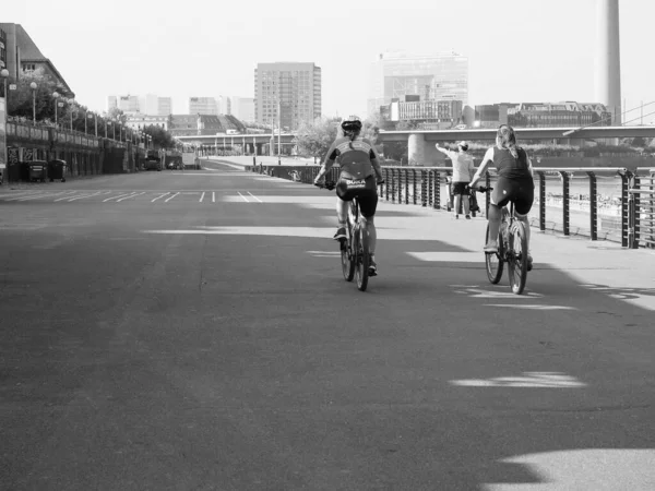 Düsseldorf Circa August 2019 Rheinuferpromenade Der Altstadt Schwarz Weiß — Stockfoto