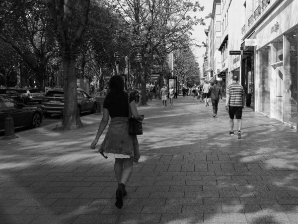 Düsseldorf Circa August 2019 Menschen Der Königsallee Schwarz Weiß — Stockfoto