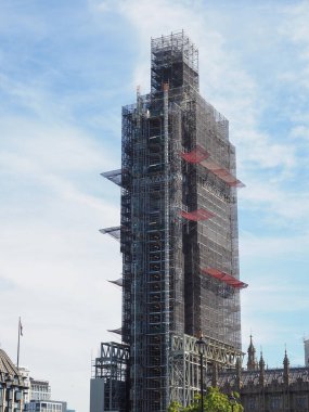 LONDON, İngiltere - CIRCA EPTEMBER 2019: Büyük Ben koruma çalışmaları Parlamento Evleri namı diğer Westminster Sarayı 'nda