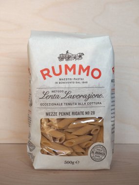 BENEVENTO, İTALYA - CIRCA HAZİRAN 2020: Rummo makarna kutusu