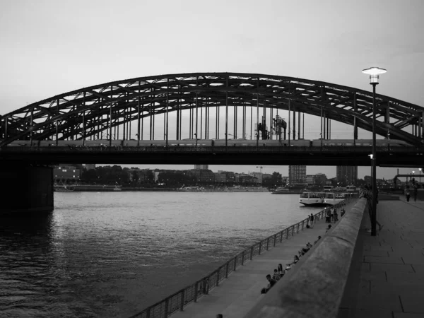 Koeln Kirca August 2019 Hohenzollernbrücke Überquert Schwarz Auf Weiß Den — Stockfoto