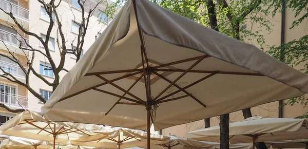 Sun Umbrella Outdoor Alfresco Bar Dehors — Stock Photo, Image