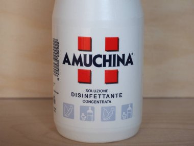 ROME, ITALY - CRCA HAZİRAN 2020: Amuchina el dezenfektanı jeli