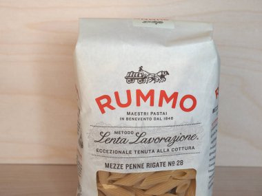 BENEVENTO, İTALYA - CIRCA HAZİRAN 2020: Rummo makarna kutusu