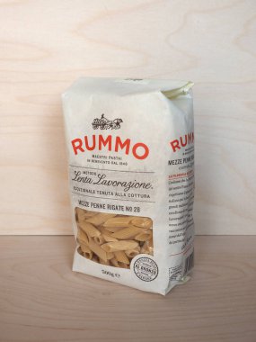 BENEVENTO, İTALYA - CIRCA HAZİRAN 2020: Rummo makarna kutusu