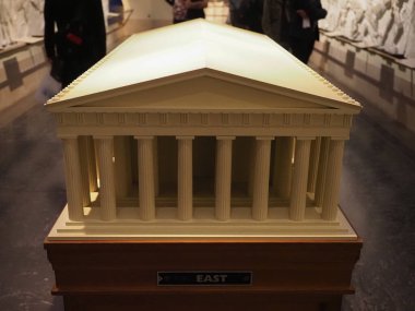 LONDON, İngiltere - CIRCA SEPTEMBER 2019: İngiliz Müzesinde Partenon modeli