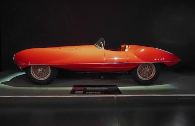 TURIN, ITALY - CIRCA NOVEMBER 2019: Turin otomobil müzesinde klasik Alfa Romeo Disco Volante (uçan daire) 1952