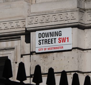 LONDON, İngiltere - CIRCA SEPTEMBER 2019: Hükümetin 10 numaralı Downing Street genel merkezinde ve Birleşik Krallık başbakanının resmi ikametgahında imza