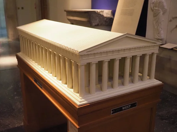 LONDON, İngiltere - CIRCA SEPTEMBER 2019: İngiliz Müzesinde Partenon modeli