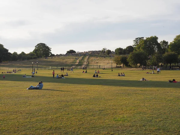 Londen Circa September 2019 Mensen Bovenop Primrose Hill Ten Noorden — Stockfoto