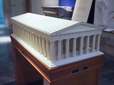 LONDON, İngiltere - CIRCA SEPTEMBER 2019: İngiliz Müzesinde Partenon modeli