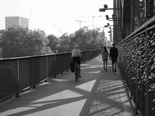 Koeln Kirca August 2019 Hohenzollernbrücke Überquert Schwarz Auf Weiß Den — Stockfoto