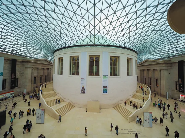 ロンドン イギリス Circa 2019年9月 建築家ノーマン フォスターが設計した大英博物館の大法廷 — ストック写真