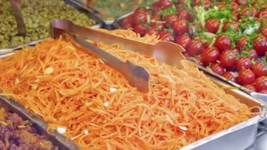 Yiyecek pazarında sebzeler