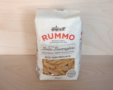 BENEVENTO, İTALYA - CIRCA HAZİRAN 2020: Rummo makarna kutusu