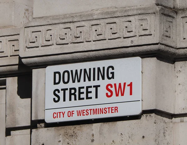 LONDON, İngiltere - CIRCA SEPTEMBER 2019: Hükümetin 10 numaralı Downing Street genel merkezinde ve Birleşik Krallık başbakanının resmi ikametgahında imza