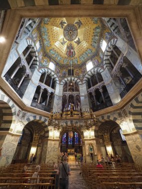 AÇEN, GERMANY - CRCA AĞUSTOS 2019: Aachener Dom Katedrali 'ndeki Şarlman Palatine Şapeli