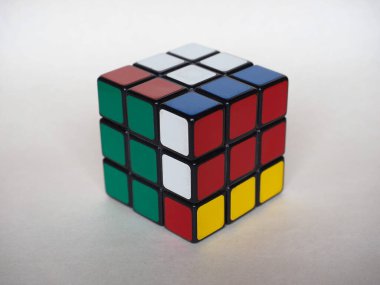 BUDAPEST, HUNGARY - CIRCA EPTESİ 2020: Rubik 'in Sihirli Küpü