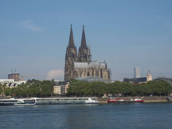 Koeln Germany Circa 8月2019 川からの都市のスカイラインの眺め — ストック写真