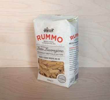 BENEVENTO, İTALYA - CIRCA HAZİRAN 2020: Rummo makarna kutusu