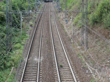 Tren rayları yukarıdan görüldü.