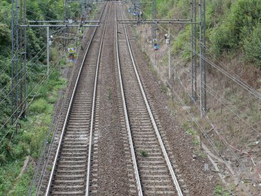 Tren rayları yukarıdan görüldü.