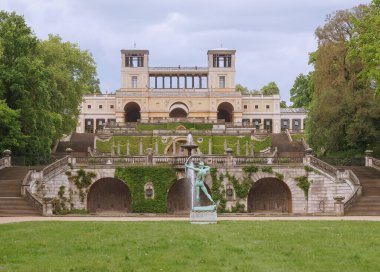 Potsdam Berlin 'deki Park Sanssouci' deki Orangerie.