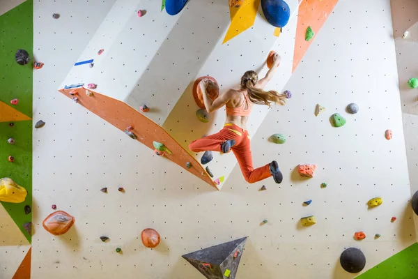 Young Woman Jumping Handhold Indoor Bouldering Gym — Stock Photo, Image