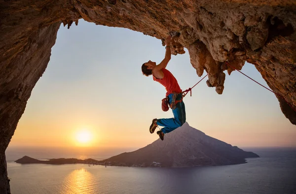 Male Rock Climber Hanging One Hand Challenging Route Cliff Sunset — Stock Photo, Image