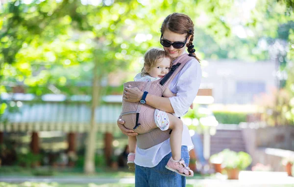 Caucasian Woman Her Daughter Baby Carrier Summer Park — Stock Photo, Image